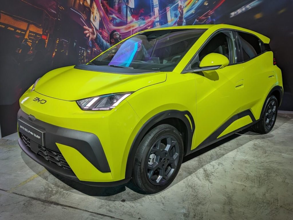 Unter 4 Meter Länge: City-Kleinwagen (A-Segment) mit Elektroantrieb und über 300 km Reichweite: BYD Dolphin Surf Test (2025).